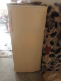 ثلاجه شغاله • تخبل • للبيع