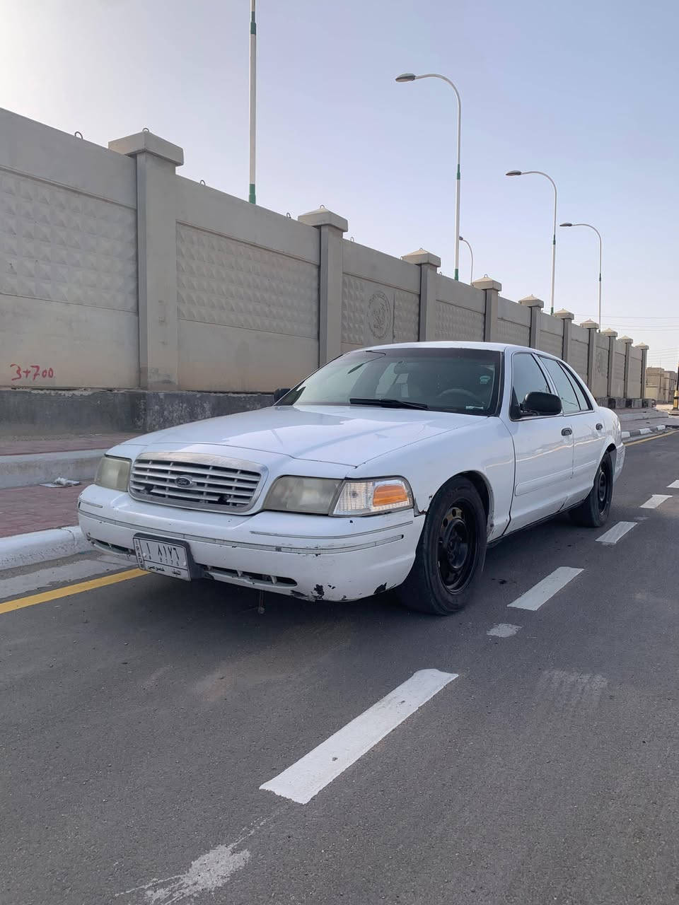 سلام عليكم 

فورد كراون فكتوريا موديل 2004 
السياره وارد امريكي شركه الهرموش بدون اي ضربه فقط صبغ عام اثر جراد 
مكينه و كير و حداديه كله بلادي و جديد التبريد فقط الفريز بي ليك و باقي كله موجود و شغال كل كهربائيات السياره شغاله رقم نجف مشروع وطني سنويه لل29  
مكان السياره كربلاء 
للاستفسار 
***********
