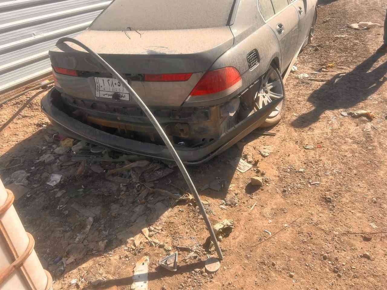 سلام عليكم
شبابنه الطيبه السياره ادوات ادوات 
باخره فول مواصفات 2004 
محرك V8 شرط نعومه فول 
 محرك وكير كفاله 
الداخل نضيف 
البقيه شوفت عينك 
تنباع ادوات السياره خلي سعرك بحك الله 
او مراوس ب سياره اصولي هم ترهم تصال ***********
