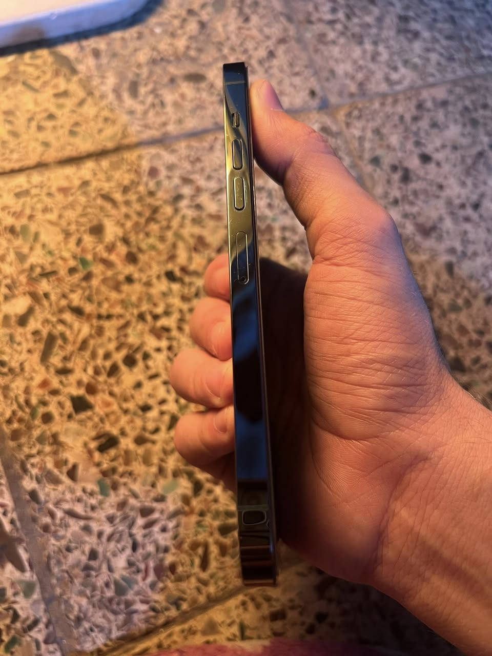 ايفون 13 برو ماكس ذاكره 256 بطاريه 83 بلاديه 
شرق اوسط مكفول كفاله عامه  مكفول من زلغ  
لون زيتوني مرغوب فقط بي شخط مو كسر يسمونه 
شخط بضهر مابين بسيط السعر 700 بي مجال 
مكاني بغداد رقم ***********
