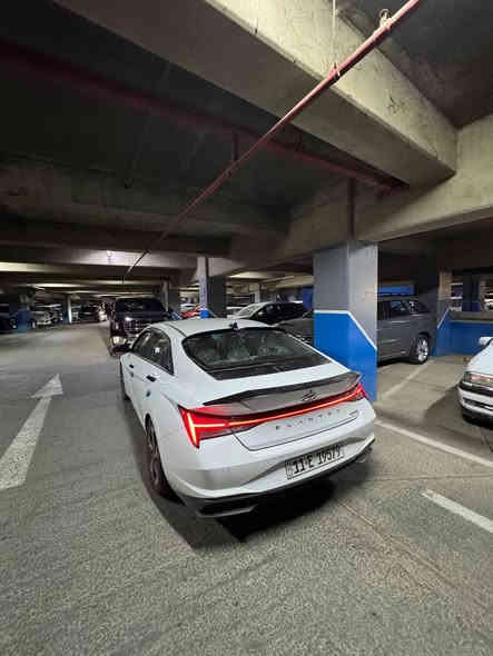 السلام عليكم 

. الانترا هايبرد موديل 23 وارد كندي ليبل واحد 

. ماشيه 53 الف كيلو 

. حادث كندا بابين فقط وراجعات بارد 
وبيها بلعراق موضح بلصور 

. السيارة صدر لغود راديترات بطارية عل وضع الشركه مكينة 1.6 تنفس طبيعي + هايبرد مكينة اعتمادية
وصرف وقود ممتاز الكير 6 نمر مو cvt

. تحديد مسار والمحافظة عل المسار وتنبيه تصادم امامي ومثبت سرعة 

. رادار امامي و خلفي و تحذير تصادم خلفي وتحذير عند فتح الباب 

. نقاط عمية

. شاشتين وتتغير شاشة السايق حسب وضعية القيادة 

. التبريد ثلج لان الكمبرسر بلهايبرد المحرك الكهرباء فانسه التبريد وتبريد قطعتين ومناخين واتو

السيارة كاملة من عدة وسبير وارضيات رزلاين 

السعر 145 ورقة و بيها مجال 

مكاني ببغداد 
رقم الهاتف ***********
