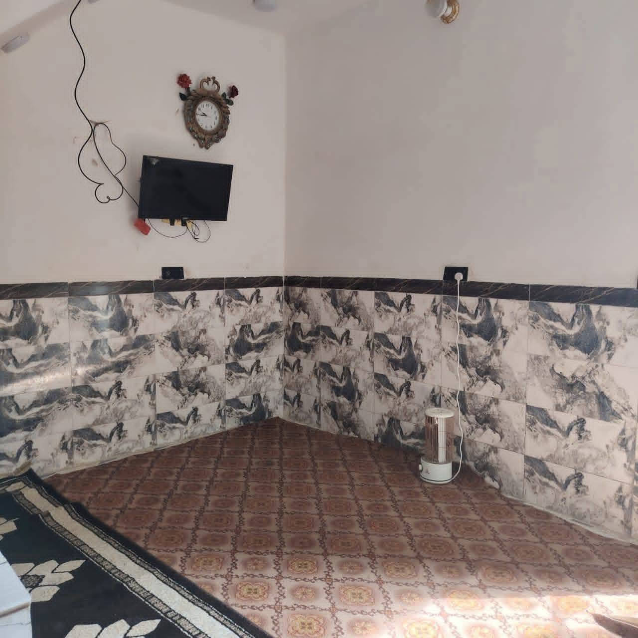 يالله يعلن مكتب نور العقار .... مساحه 100 بلاش بلاش بسعر  26 وبي مجال***********
✅ مشمول بقرار التطويب بيت بناه طابوك صب كونريت بناه جناي 

موقع /نجف 🏡عنوان المكتب مقابل قريت الغدير شارع المطار 262
مقابيل قريت الغدير 

البناء 🏡 
غرفه  /صاله/مطبخ /  صحيات/داخل وخارج /وستقبال 
بناء مرتب/ اساس + سقف كونكريت + طابوك

ألخدمات 🏡 
ماء/كهرباء/مدارس/سوق/تبليط/لحد الباب النجف, العراق
