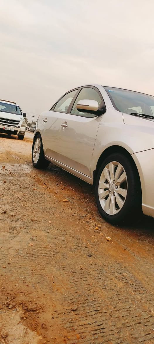 سيراتو 13 خليجي
ماشيه 140
رقم بغداد 
كفاله عامه حته الدعاميات ما عدا بنيد مبدل اثر شخوط 
كير ومحرك وتبريد شرط النضافه 
مكاني كربلاء 
السعر 108
***********
