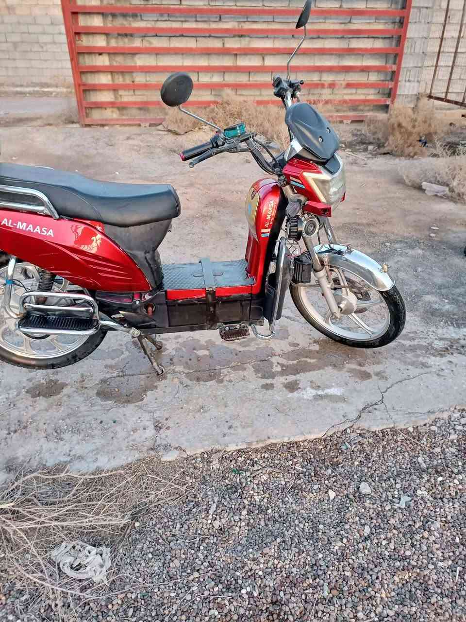 السلام عليكم 
ماطور شحن للبيع مثل ما موظح بالصور 
سويجات ثنين بصمات ثنين تايرات جوبلس  البطاريات اثنين يقرن 11 والباقيات 10 السعر 300 الف
للاستفسار،،، اتصال،، ***********
