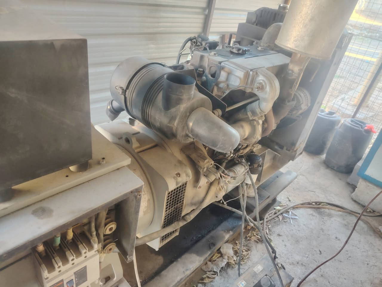 السلام عليكم للبيع مولد بيركنز 4سلندر شغال جديد برغي مامفتوح بيه المكان صلاح الدين قضاء بلد تقاطع السيد محمد الاستفسار الاتصال على الرقم *********** او ***********
