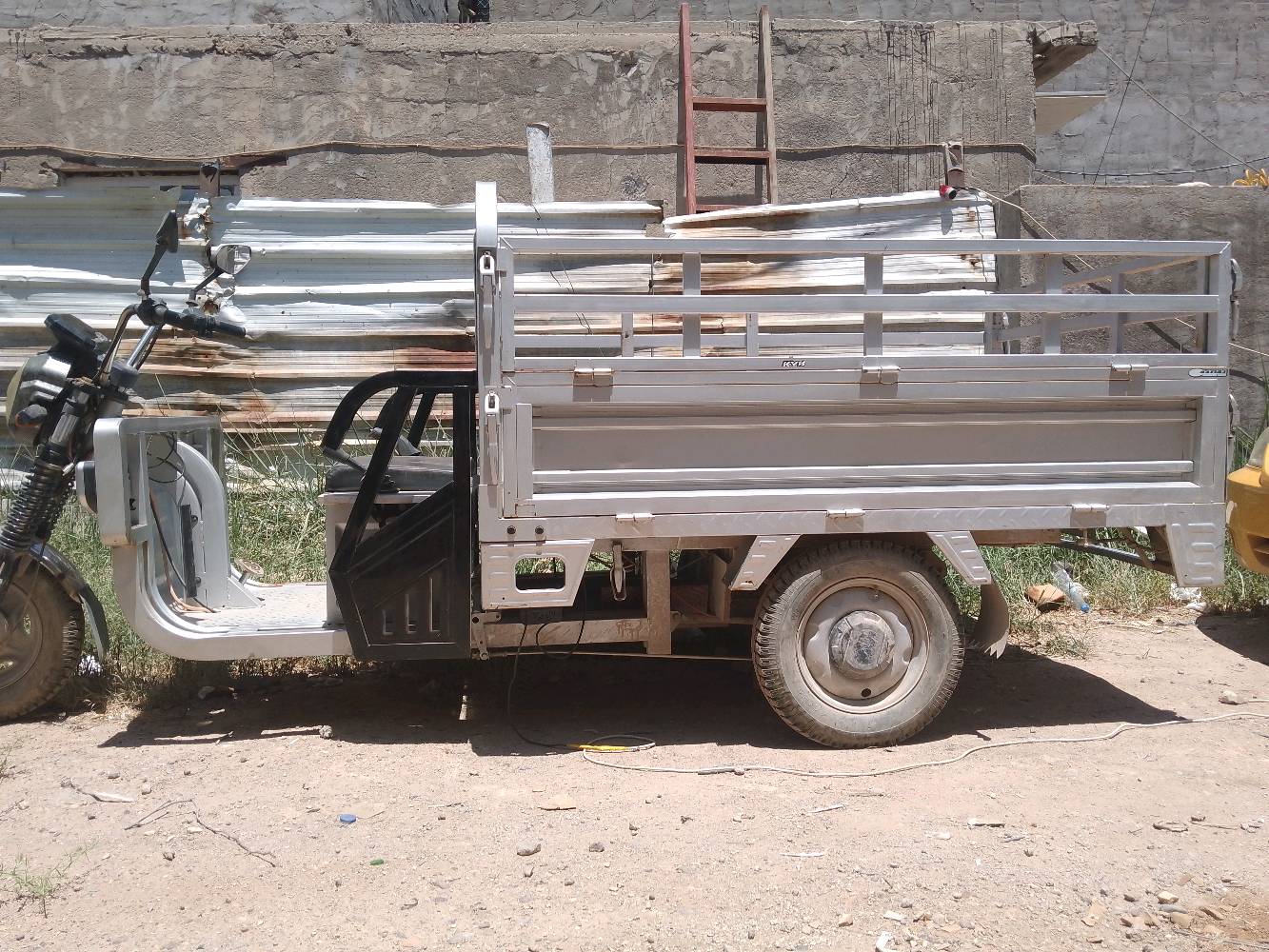 مكلف بالنشر ستوتة شحن الحجم الكبير  ناقصة بطاريات بطارياتهة موجودة عاطلة منفوخة عدد 6   العنوان بغداد هور رجب  للاستفسار ***********