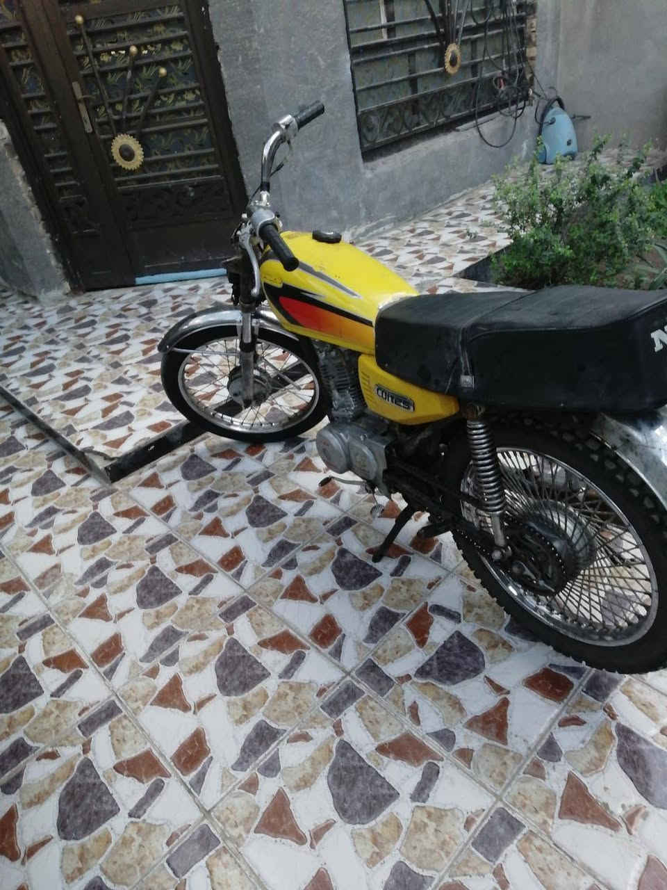 اخواني مكلف بل نشر دراجه ربع كير موديل ١٧ بدون أوراق شغاله مكينه ناعمه الله شاهد تايرات وياله نضيفه كله نضيفه مكان دراجه بابل طهمازيه السعر 150 وبيه مجال وهاذه رقم صاحب دراجه *********** اعتذر ماارد خاص
