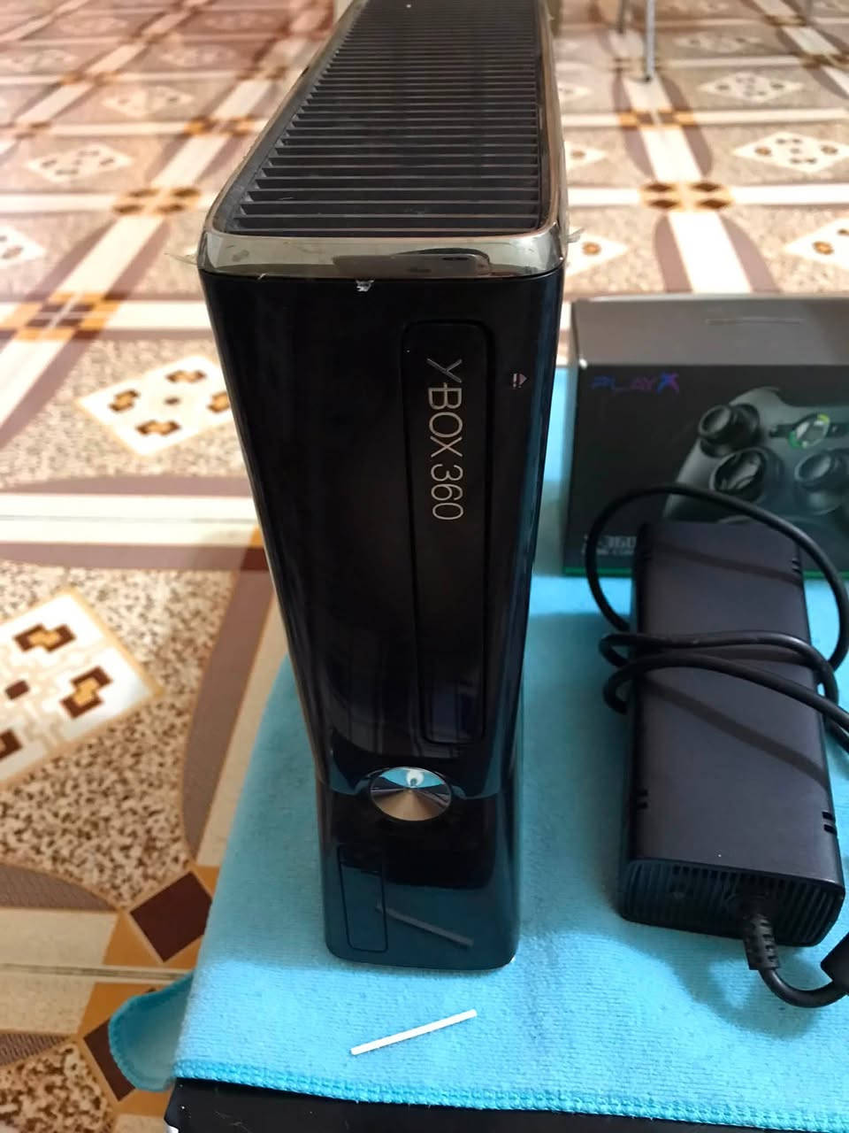 سلام عليكم للبيع اكس بوكس 360 جهاز حيل حيل نظيف وشرط انطيك ياه هارد 320 كيكا يحتوي 96لعبة وقابل للزيادة مكان قرص شغال يدتين بل كارتون بعدهن مامستعملات حيل نظيف الجهاز تاخذه شرط مكاني كركوك رقم *********** سعر 115 الف
