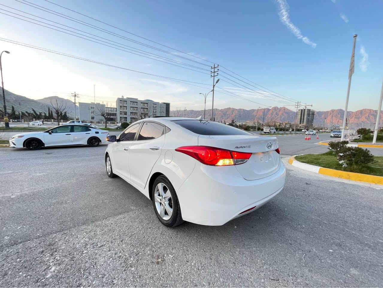 هۆندا ئەڤانتی ٢٠١١
١٥٦ هەزار ڕۆیشتوە
فول مواسەفات 
ئاوێنە ئیشارەت ئاوێنەشەفت
كوشن هیتەر كوشن جڵد
سڵایت
ئیكۆ
شاشە گەورە
بلوتوز
دەبڵ گێڕ 
ویلكەپ 
كامل مەسرەف كراوە جركەی تێدانیە سەیارەكە 
گئڕو مەكینە و سەقف و كەڤەر و پشت و پێش بەشەرت  
شوێن ڕانیە 
سعری گونجاوە كۆمێنت بكە سعرت بۆدێ 
*********** رانية, السليمانية
