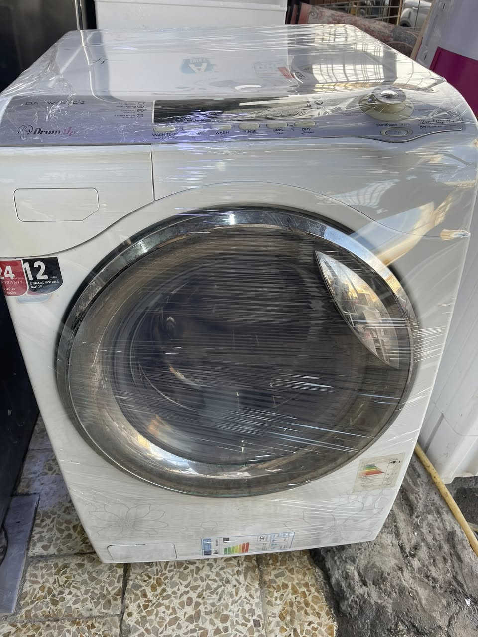 غساله دايو 12كيلو تغسل بطانيه ام نفرين صناعه كوريا لاصلي 175الف بشرط شغل ما بي اي عيب او ضمان تاخذ اي ستفسرعل***********
