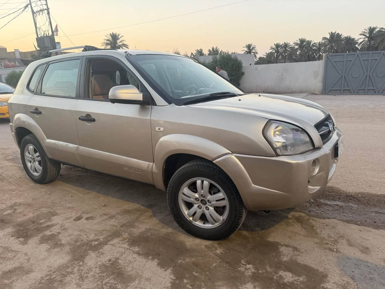 توسان ٢٠٠٨ مصبوغه عام بدون جفيه ولامكلوبه بيه جاملغ امامي وجاملغ خلفي وبيه طخطكات وجردت السياره وانصبغت عام السياره محرك كير تبريد كهربائيات كله شغاله ارضيه جلد كشنات مدوشمه  سعره ٨٣ وبيه مجال قليل مكانه بابل محرك ٢٠٠٠ موجود واتساب *********** المحاويل, بابل
