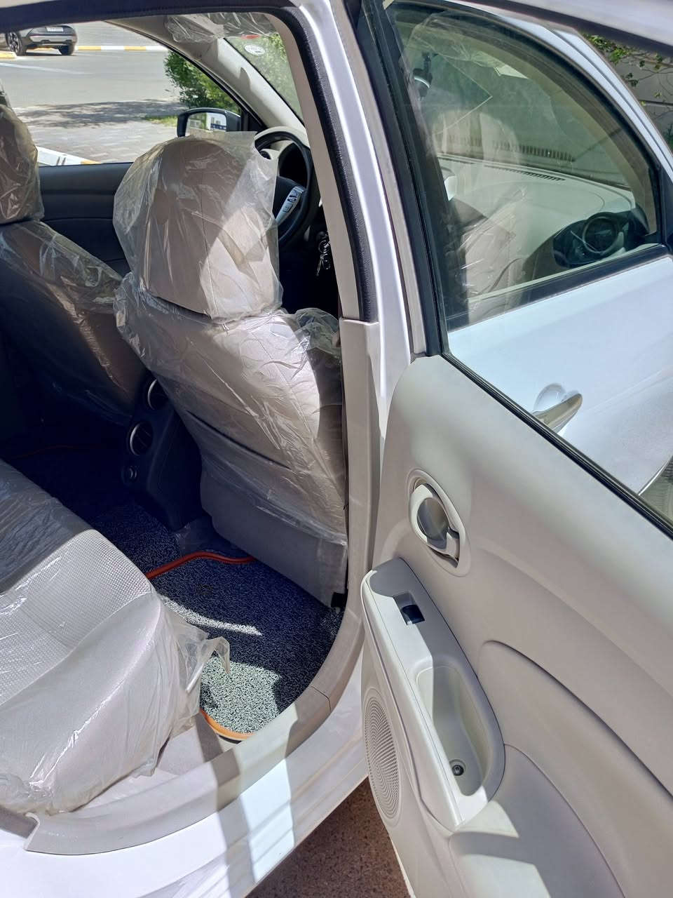 سلام عليكم 
نيسان صني مصري موديل 25 ماشيه 13الف 
مكفولة عده رصعه بلجاملغ الامامي 
السعر 121بيه مجال بسيط 
للاستفسار ***********
