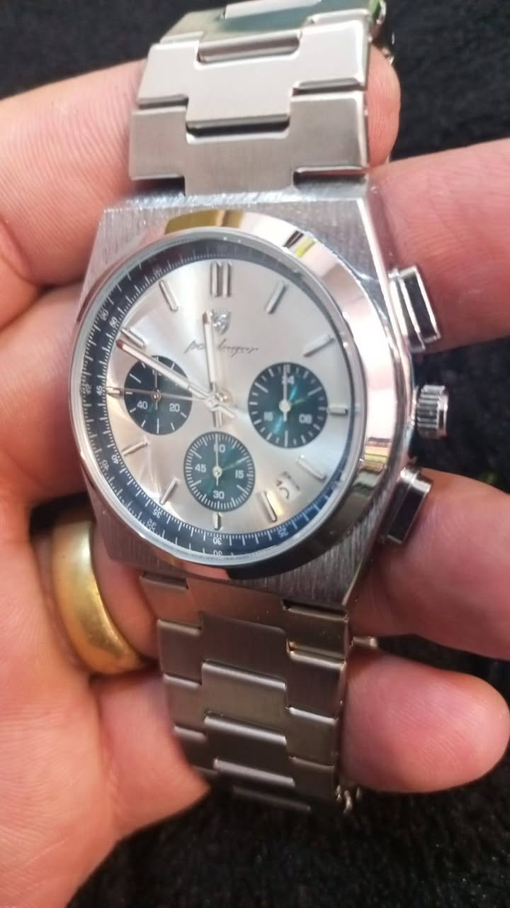 ساعة بهذا الشكل تجنن وسناتر شغاله الي يعجبه يخلي سعر وياخذها ألف عافيه


**إذا كنت صاحب هذا الإعلان وتريد حذفه لأي سبب، رجاءا أرسل رسالة إلى الدعم الفني**