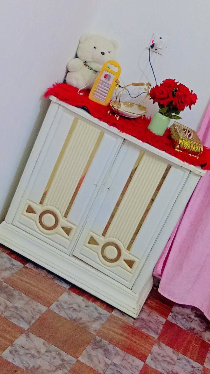 غرفه خشب عراقي للبيع التصميم تركي ماخذتهه بمليونين ونص
قفلهه مليونين 
الاضرار كلش بسيطه فقط كسر بجامه الكنتور وملحق الجربايه مكسوره شويه مصارلي هواي ماخذتهه
الي يريدهه يراسلنه خاص


**إذا كنت صاحب هذا الإعلان وتريد حذفه لأي سبب، رجاءا أرسل رسالة إلى الدعم الفني**