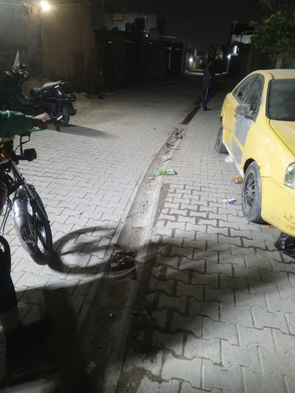 السلام عليكم قطعه ارض للبيع مساحته 100متر يم بانزين خانه مال حميديه كبال الصيطره تبليط مجاري كهرباء سعره 13وبيه مجال رقمي ***********
