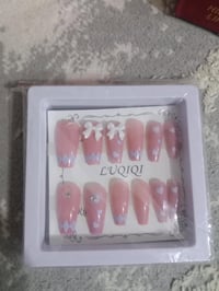 اظافر صناعية • اكسسوارات تجميل