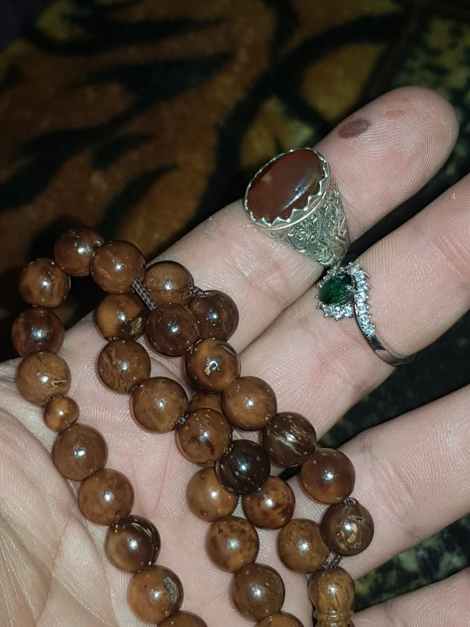 خواتم وسبحه للبيع قديمات واحد نسائي والثاني يماني رجالي فضه ٩٢٥ الرجالي سعره ٣٠ والنسائي ٢٠ والسبحه قديمه سعر ١٥


**إذا كنت صاحب هذا الإعلان وتريد حذفه لأي سبب، رجاءا أرسل رسالة إلى الدعم الفني**