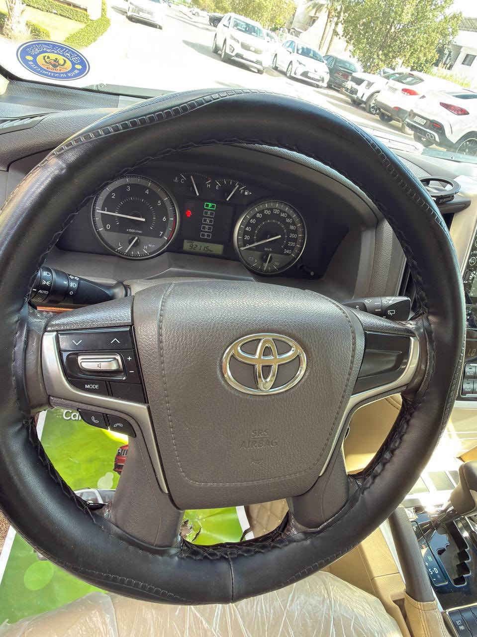 لاندكروز GXR 2016 
مكفوله كفاله عامه من الصبغ 
فقط بارد بالباب الباقي مكفول
محرك سته سلندر ماشية 92 كم  فتحة سقف شاشة جبيرة كشنات كهرباء 4 قطع تبريد فور ويل داخل جلد فول تحكمات ستيرن بصمة ابواب وتشغيل وبصمة احتياط دسكات جديدة صيانة كله بالشركة  ٨ ايرباك ام طفايه  كراسي جلد وكهرباء 
مراية عاكسه للضوء  اشاير سحب لكزز وتشغيل وغلق الزجاج عن بعد تخم تاير جديد صدر جديد لايت زنون بلادي السيارة جديدة وجاهزة للاخير 
فول مواصفات ساز رايدها ب٤٥٥ وبيها مجال 

بغداد حي جامعه للاتصال ***********
