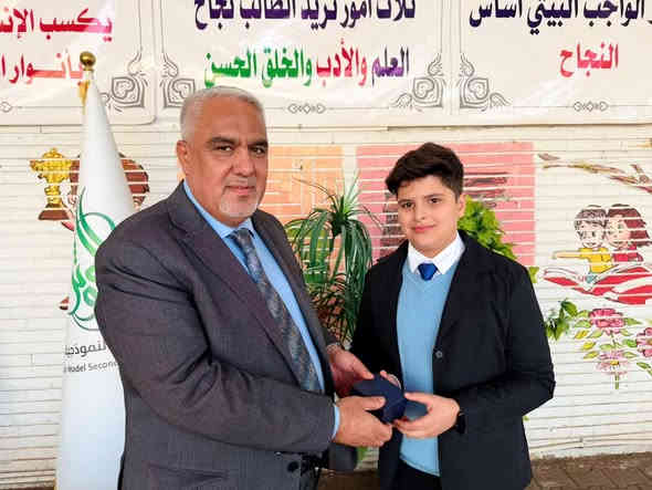 منشور رقم (٤)
الدكتور عمار العرباوي معاون مدير عام التربية للشؤون الفنية يكرم الطالب المتفوق والخلوق آدم احمد الخياط ممثل طلاب الصف الثالث المتوسط في ثانوية الكوثر الاهلية النموذجية للبنين بحضور الاستاذ عزت عجينه رئيس الهيئة التأسيسية في الحفل الذي أقيم  على اروقة المدرسة بمناسبة عيد الطالب.

ثانوية الكوثر الاهلية النموذجية للبنين. 
مكان لزرع بذور المستقبل
 وبيئة تعليمية مميزة. 
🌹🌹التسجيل مستمر🌹🌹
🌹مميزاتنا:
🌷كادر تدريسي متميز بخبرة عالية.
💐متابعة يومية لمستوى الطلبة.
🌹بيئة تربوية تعليمية راقية.
🌺قاعات دراسية مهيأة ومكيفة.
🌹أنشطة علمية وثقافية داعمة لمسيرة الطالب.

الموقع / النجف الاشرف/ حي السعد/ شارع جامع ابن كمونه/مقابل القنصلية الايرانية سابقا/مجاور مكاتب السياحة والسفر. 

للاستفسار الاتصال 
ممثل الهيئة التأسيسية 
*********** 
الحسابات 
***********
الإعلام 
*********** 

المركز الاعلامي
