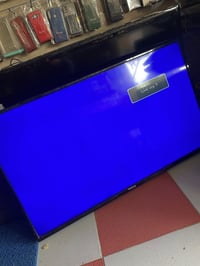 شاشە ٤٣ بی عە یب.  بی موا سە فات. زۆۆر پاکە بی شوخت ٨٥ هە زار ٠٧٧٢٥٠٦١...