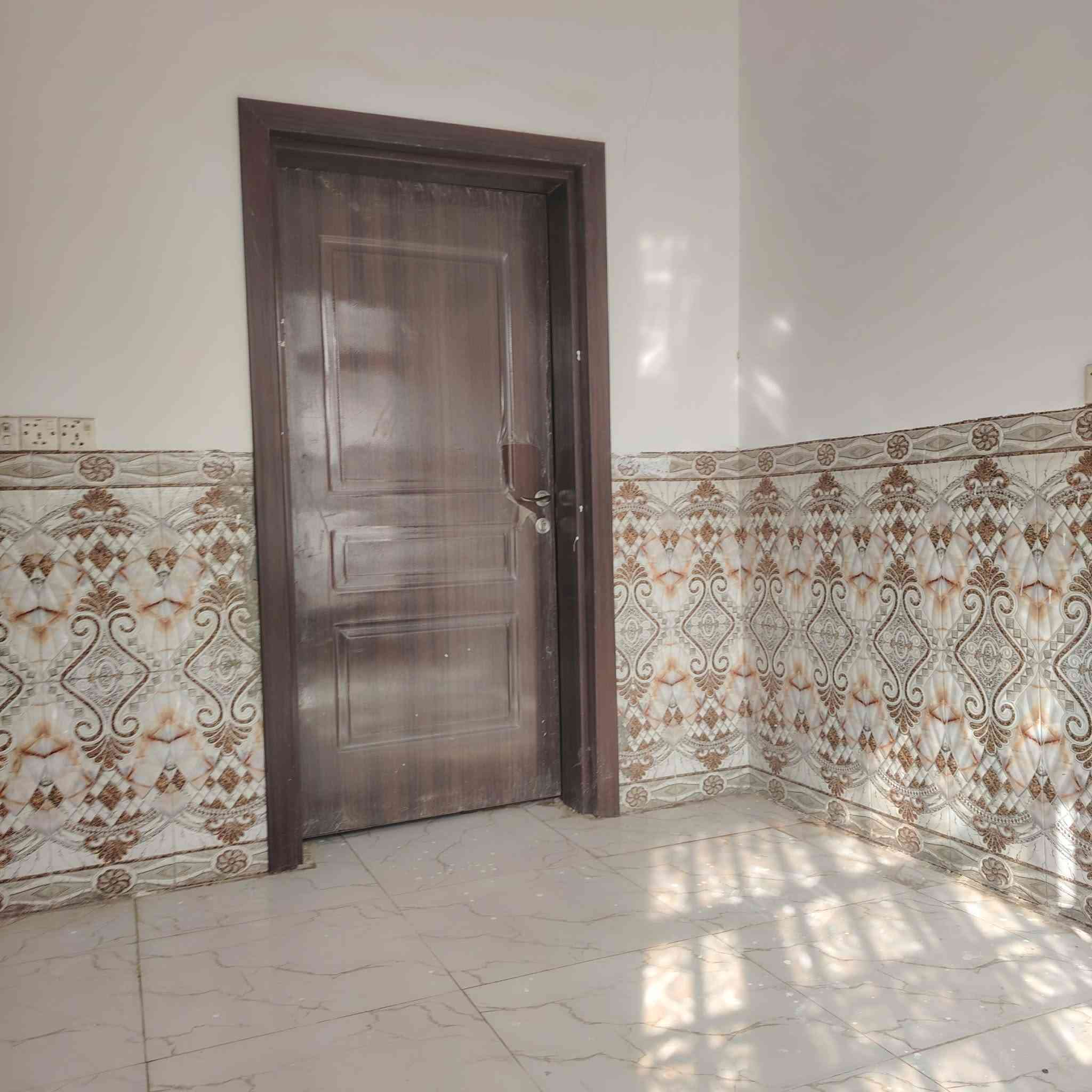 طابو زراعي المساحة125م طابق واحد عكاده بناء طابوق موقع وخدمات كافة الخدمات
غرفتين صالة استقبال مطبخ صحيات منور طارمة سطح الديوانية حي الامين السعر 45مع المجال الشراي مراسلة الصفحة او الاتصال لطفا ***********
