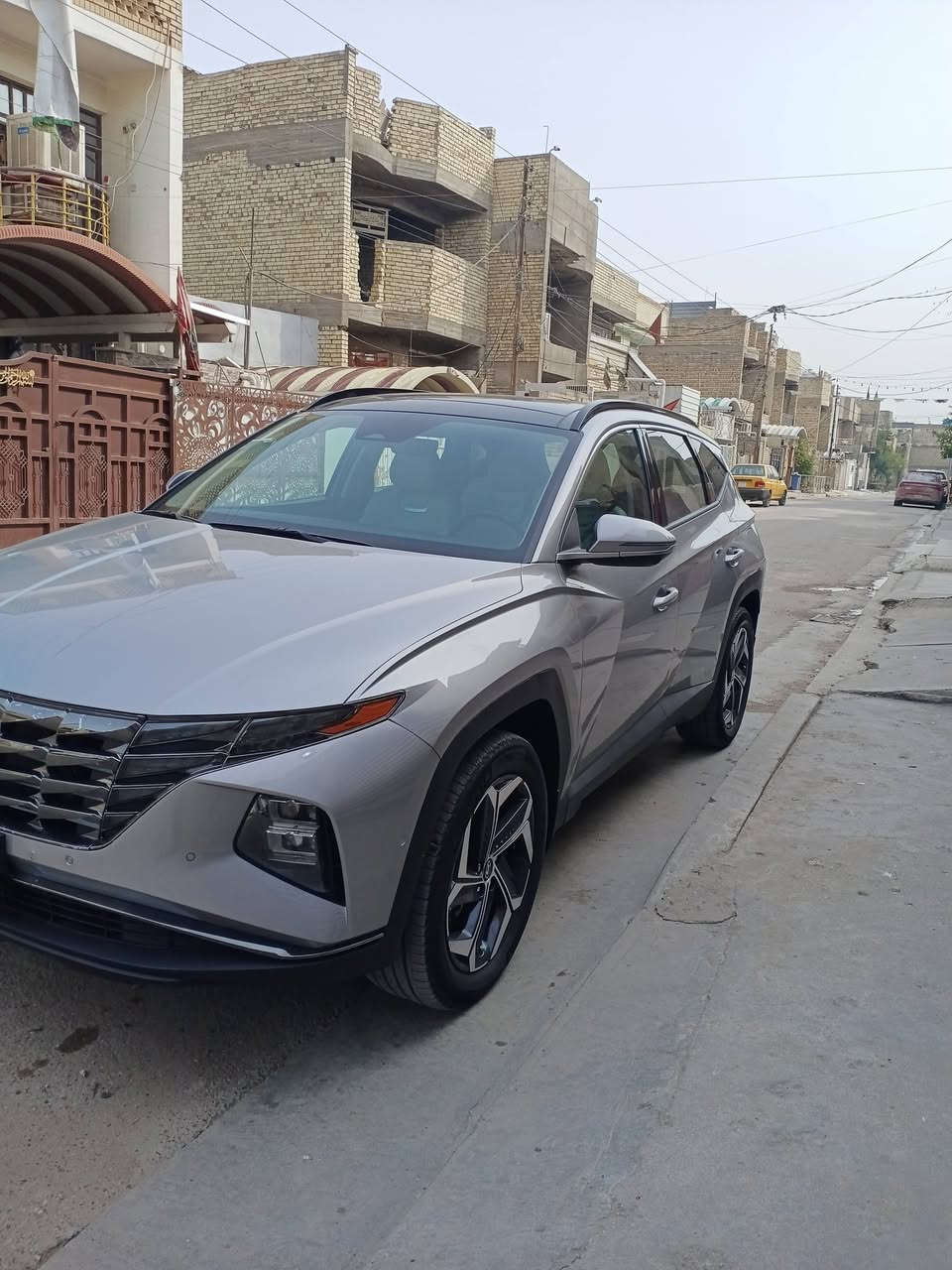 💎 توسان هايبرد 2024 ليمتد (Limited) VIP أعلى فئة 1/1  موديل 2024، أعلى فئة بالوارد الأمريكي (Limited)، سيارة نظيفة جداً وجاهزة من كلشي.
 تقليل استهلاك وقود).
​نظام الدفع: HTRAC (دفع رباعي ذكي يسيطر بكل الظروف).
​المواصفات والرفاهية (Limited Edition):
​نظام الركن الذكي (Smart Park): تقدم السيارة وترجعها بالريموت بدون سائق (ميزة ممتازة للخروج من الأماكن الضيقة).
​الكاميرات: محيطية 360 درجة (4 كاميرات تعطيك رؤية كاملة لكل زاوية Bird Eye View).
​قيادة ذاتية ذكية، رادارات كاملة (أمامية، خلفية، وجانبية)، نظام الحفاظ على المسار، وتوقف اضطراري ذاتي.
​الداخلية: جلد أوف وايت (Off-white) ملكي ونظيف جداً، تبريد وتدفئة بالكراسي.
​الحادث: دعاميه اماميه تبديل القطع الأصلية.
​إيرباك (الدركة وبرده)
 السيارة جاهزة من كل الجوانب
​المكان: بغداد –المشتل
​السعر  215   ورقه قابل للتفاوض البسيط للجادين.
​📞 للاتصال والاستفسار:
​***********
