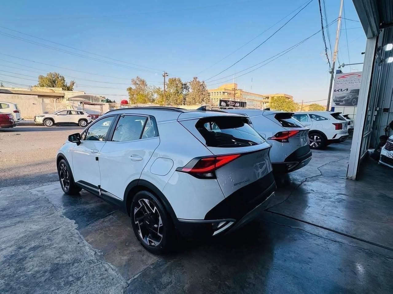 .  {.♥️مجموعه الملك لتجارة السيارات الحديثة ♥️.}
🔥🩵اقوى العروض ل كيا سبورتج 2025 فول 1/1 🔥🩵

              .✅🔥العروض نار و الاسعار نار 🔥✅

الاسعار شامل اللوحات المروريه بغداد 

🩵كيا سبورتاج 2025 زيرو  🩵‏ الي هوه نوعين 

1️⃣كيا سبورتج 2025 فول 1/1 بانوراما 

اليكم التفاصيل الآتية:👇🏻. قماره بانوراما

♥️ الموديل🔥 2025 🔥
♥️🔥قمارة بانوراما و قماره حديد الفئتين موجودات🔥 
♥️ سعة المحرك 2.0L
♥️ مرتبط بناقل حركة أوتو 6 نمر
♥️ عدد AIR BAG 2 
♥️ حساسات أمامية و خلفيه 
♥️ لايت زينون + LED ونشره لكزز لد 
♥️ كشافات  اماميه زنون 
♥️ بك لايت LED
♥️ حجم الاطار ويل كاب كروم 19  
♥️ 4 دسك
♥️ ماسحة خلفية
♥️ اريل نفكيتر 
♥️ مفتاح التشغيل بصمة و تشغيل عن بعد 
♥️ فتح الصندوق كهرباء 
♥️ شاشة Apple Car play
♥️ كاميرا دوارة
♥️ الانارة الداخلية LED
♥️ حركة المقاعد الأمامية كهرباء
♥️ تدفئة المقاعد الأمامية 
♥️ تدفئة المقود
♥️ مثبت السرعة Cruise
♥️ المودات والأوامر الصوتية
♥️ أوضاع القيادة  Drive Mode 
♥️ حساسات ضغط اطارات 
♥️ مقود جلد حياكة 
♥️ شفتات ستيرن 
♥️تبريد بيانو شاشة
♥️قطعتين تبريد 
♥️ ا ABS 
♥️سايد بريك بصمه ا Auto Hold   أوتو هولد
♥️ نظام مانع الانزلاق
♥️ نظام نزول المنحدرات 
♥️ اشارة في المرايا الجانبية رادار 🔥
♥️ مخرج منفذ الطاقة ⚡
♥️شاحن هاتف Wireless 
 💵 السعر نار 🔥🔥

الاسعار شامل اللوحات المروريه بغداد  ‼️رقم بغداد ‼️
        
العنوان⬅️بغداد ⬅️ الكريعات ⬅️نهايه شارع المعارض 

اوقات الدوام > من الساعة 10 صباحاً الى 10 ليلاً 
يتوفر عدنا بيع وشراء ومراوس 
للاستفسار  الاتصال ع الارقام التاليه 

☎️***********

☎️***********

☎️***********
