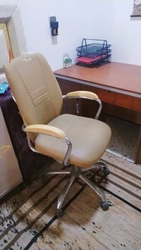 كرسي وميز مكتبي جدد 150 مكان البياع الشهداء 07723354936