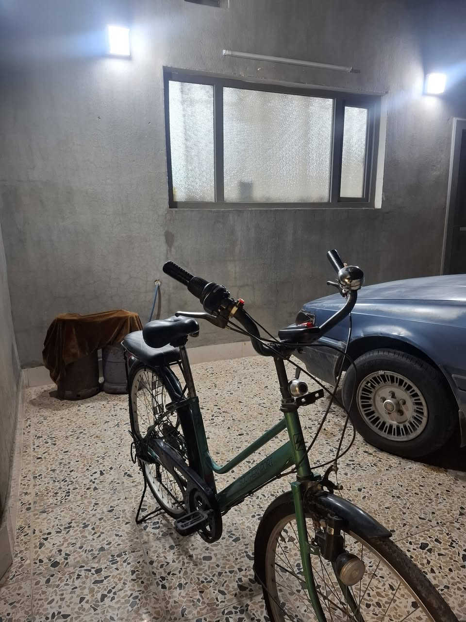 للبيع حاويه السعر 75وبيه مجال قليل حيل قليل |***********\\***********
