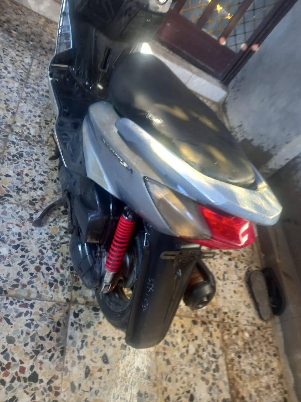 سلام عليكم درجة سكنس نثيه كوري  نوزل دراجه نضيفه السعر400 المكان زعفرانيه الاستفسار رقم صاحبها ***********
