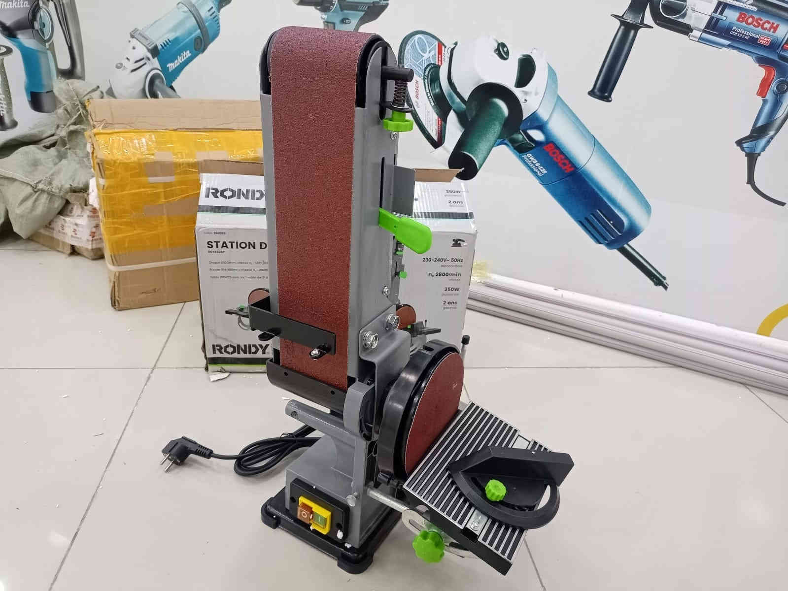 كود 37971
جهاز سنفرة شريطي و دائري طول شريطي 915 ملم و الدائري 150 ملم جهاز ماطور قدرة مالته ٣٥٠ وات ماركة RONDY جهاز تجي لوك جديد غير مستخدم. 
سعر: 90 الف 
للاستفسار راسلنا على ماسنجر او واتس اب 
***********
***********
