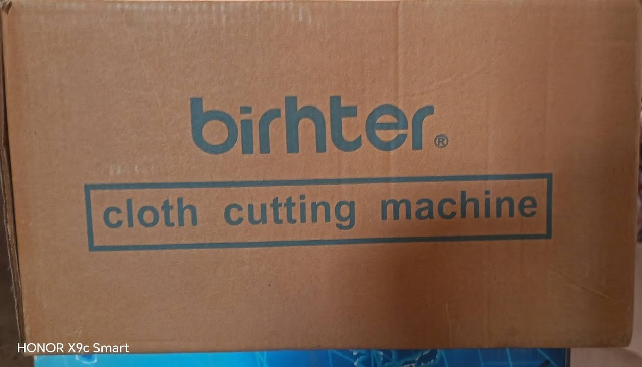 للبيع مكينة خياطة مع اوفر مع مقص
رقم الهاتف:***********
