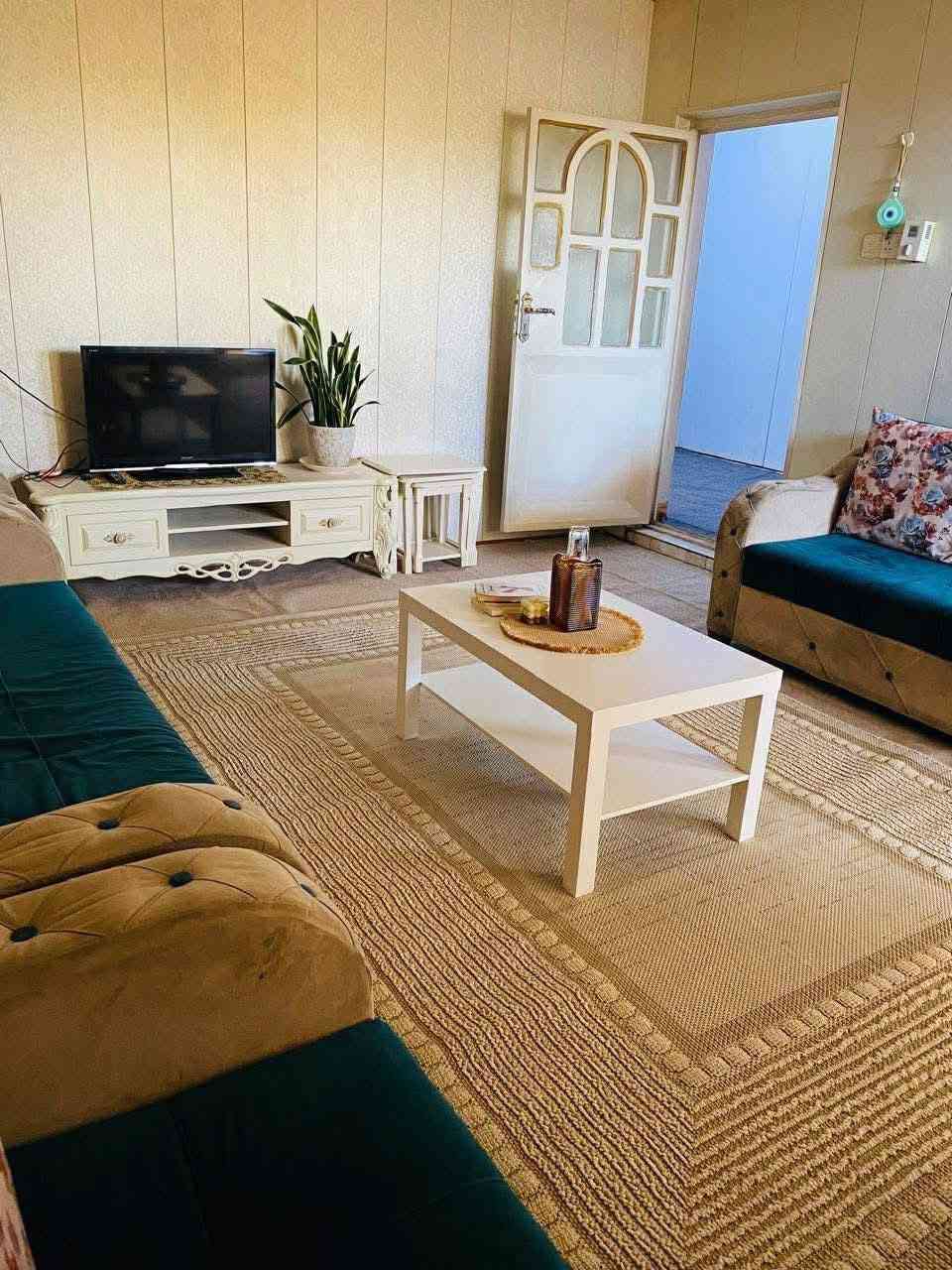 للبيع دار حي الزهراء ٢٠٠ متر شارع الخلفي لسياج روضه العبير البيت بناء ٢٠١٠ نظيف جداً طابقين ٦ غرف نوم للاتصال 
*********** 
***********
مجتبى معله او مراجعه مكتب ضي الحسن للعقار النجف الاشرف حي الزهراء شارع الكيات
