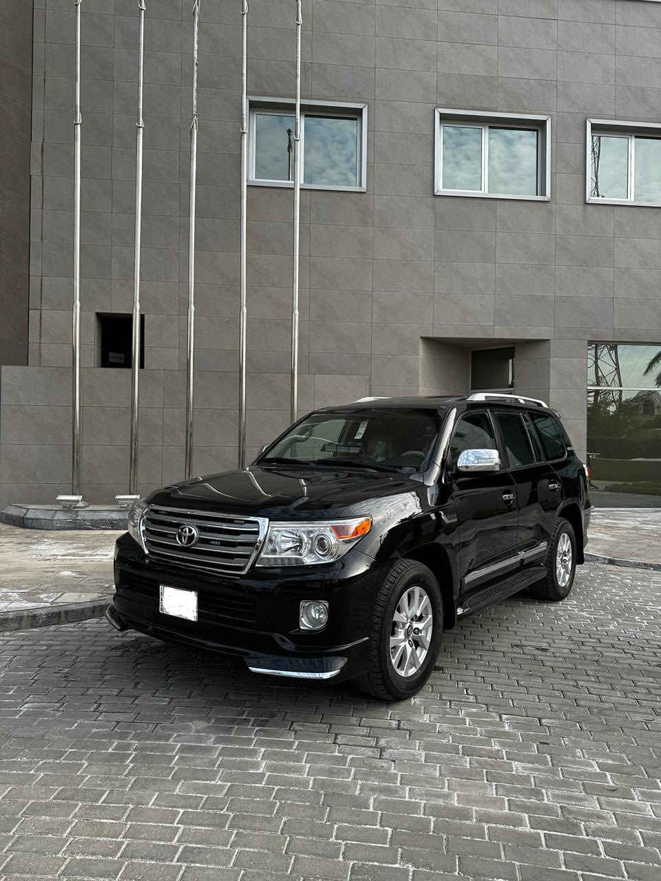 السلام عليكم 
لاندكروز جكساره 2009 رقم بغداد بسمنه محرك 8سلندر 
بيهه 3قطع صبغ والباقي كفاله السياره جاهزه من كلشي كير محرك حداده تخم تاير تبريد نصبتهه وكشرهه كلش حلوه 
مابيهه اي نقص رايدهه ب 260وبيهه مجال بسيط 
للستفسار الاتصال ***********مكانهه ميسان حي الصحفين
