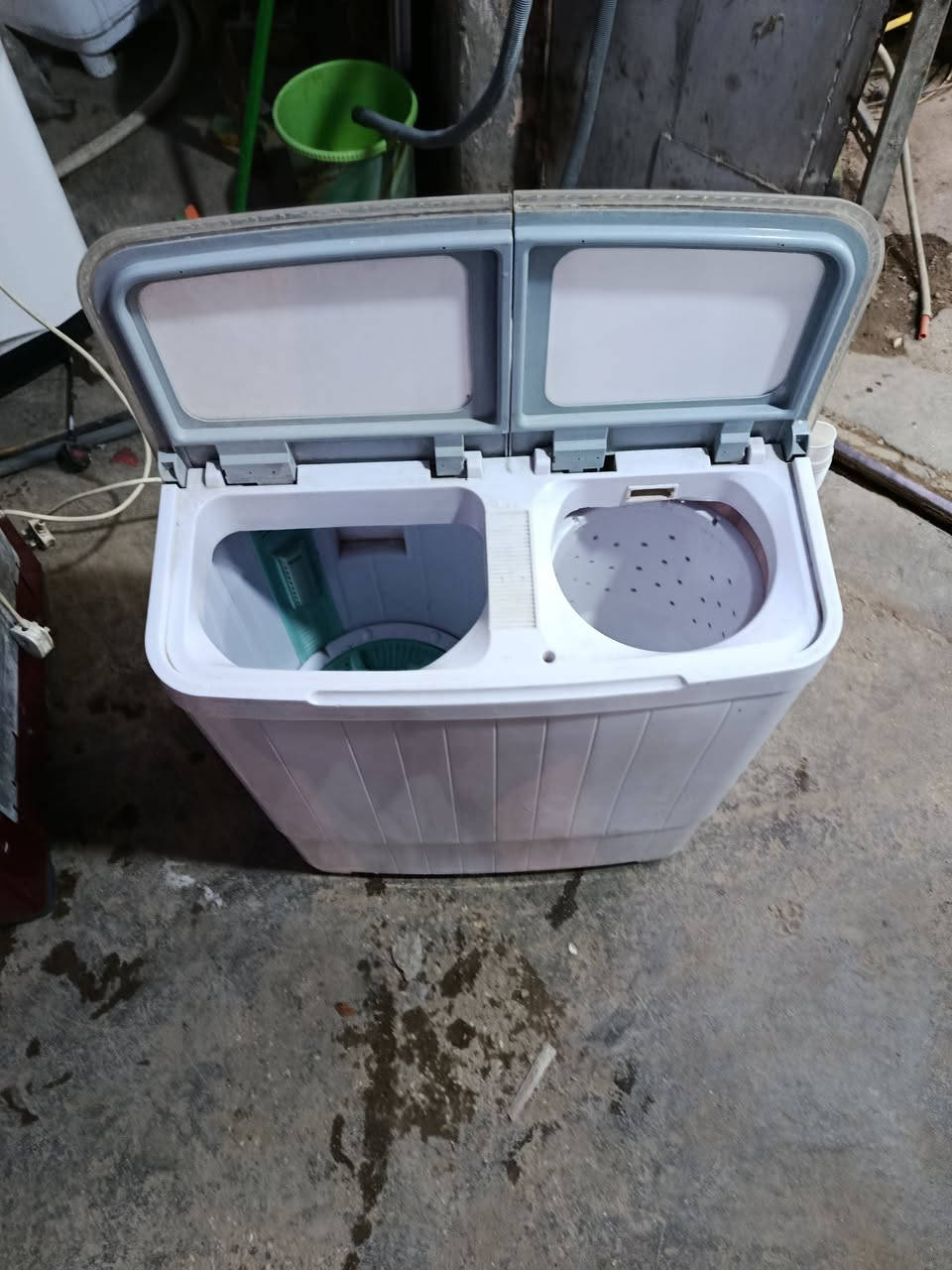 بلاش 
غسالة ملابس اطفال 
غسالة عادية حوضين ماطوراتها بلادية وضمان ب ٦٥ ألف فقط 
***********
بغداد دورة المهدية الاولى عبدالعزيز للغسالات 

 
حجم صغير
