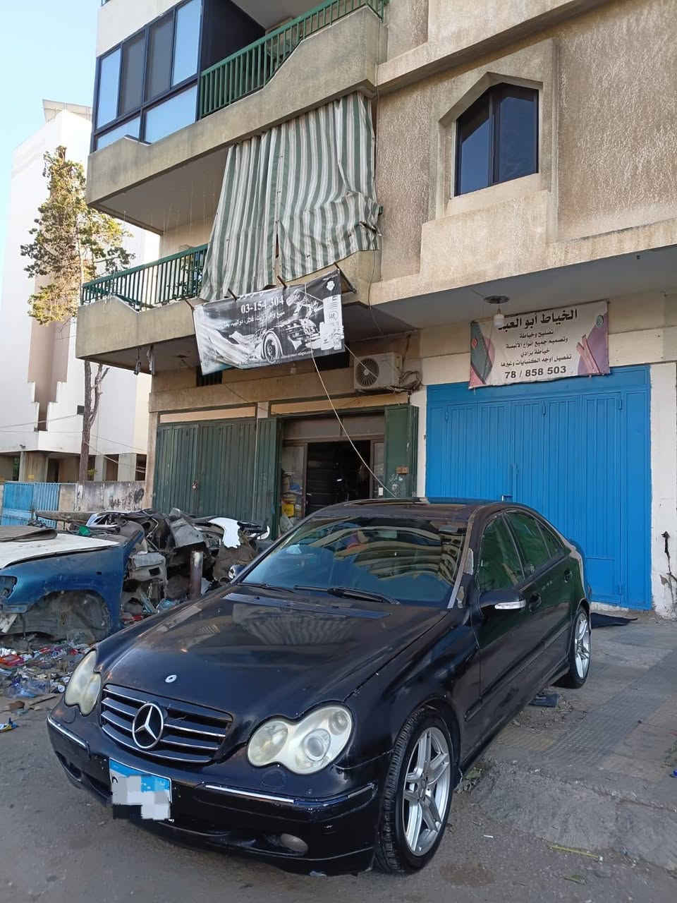 #Mercedes C 230 Kompressor 2004
Moter vites mikanik cherkee 
Aswad Alb Aswad / كيان حلو 
بدا وج بويا 
موجوده بي طرابلس أبو سمراء 
تليفون 03145936
سعره 3850 دولار 
انقاذ بعمل صك بيع بإسم لشاري طرابلس, لبنان


**إذا كنت صاحب هذا الإعلان وتريد حذفه لأي سبب، رجاءا أرسل رسالة إلى الدعم الفني**