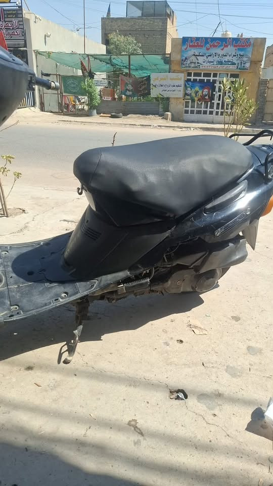 للبيع سازوكي دراجة شغاله كلشي مابيها بس كابريتر يرادلها مكينه ناعمه 
سرعة140
السعر175بيها مجال مستعجل ع بيعتها 
***********
زعفرانية
