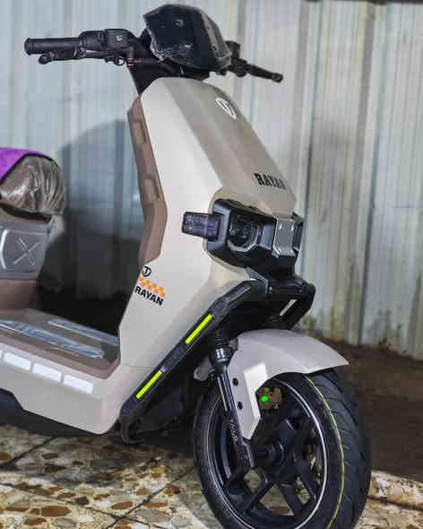 السلام عليكم شباب 
دراجة ريان وحش الكون VIB 
جديدة زيرو مماشية 
دراجه فئة خاصه مقعد منفصل داخل فيلي 
6 بطاريات 35 امبير 
ملف 2000 
مكان الدراجه بغداد 
الشراي يتصل متواجد واتساب 
***********
