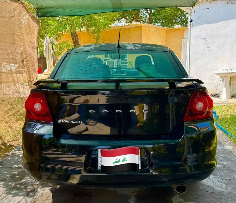 السلام عليكم 

افنجر SXT اسود للبيع
موديل ٢٠١٣
محرك ٢٤٠٠ 
الگير والمحرك حالتهن ممتازة
الكهربائيات بلادية ما ملعوب بيهن
عليها منظومة ليد وزنون بـ ٤٠٠ دولار
كشنات تدفئة 
تحكم ستيرن كامل
ماشية ١١٣ الف مايل
تخم تاير جديد
بدون حادث بأمريكا فقط باب الصدر مطعوج
ومبدل نفس اللون بلادي وكلير من امريكا
وبالعراق انطخت عندي بهلال الجاملغ الخلفي جهة السايق موضحة بالصور
تقرير امريكا موجود 
بيها جراد بالقمارة والبنيد ما صبغتهن
نقصها حدادية امامي وخلفي وكمبريسر تصليح فقط
السيارة بـ اسمي تحويل مباشر
السعر بـ ٧٧ ورقة وبيها مجال اخوان

***********

مكان السيارة 
بغداد - حي العامل
