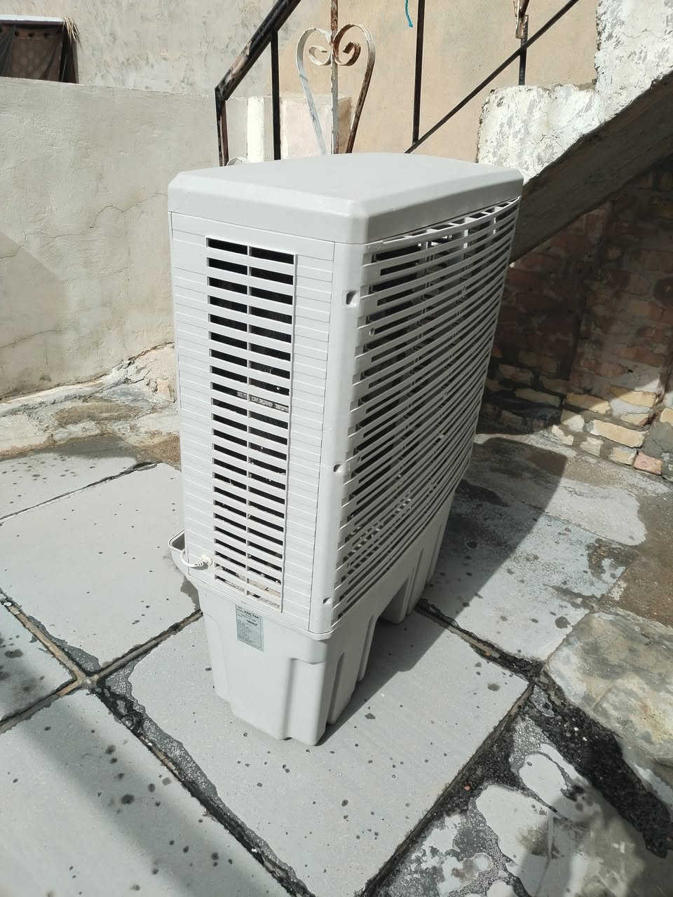 السلام عليكم شباب كونفيره جديده بعدها كلش نظيفه ٣سرع شغاله الحجم الكبير بعقوبه حي المعلمين للاستفسار *********** السعر ٨٥
