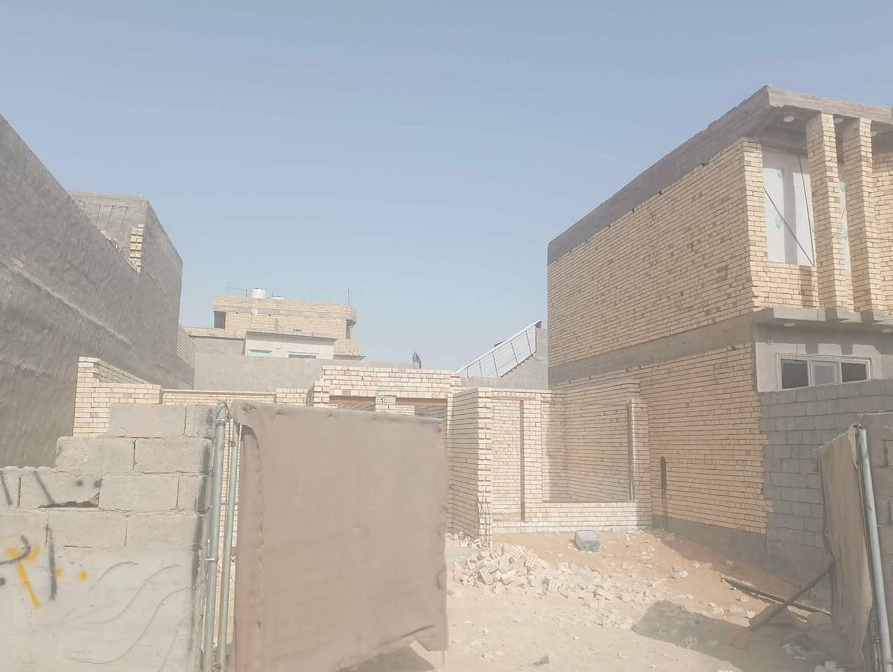 هيكل 300 متر كربلاء البوبيات قرب شركة اليساري تبعد عن الشارع العام 200 متر الشارع عرضه 10 طابو زراعي سند 25 قرار محكمه مع صاحب البستان تبليط ماء مجاري كهرباء السعر 175 مع المجال 
***********
