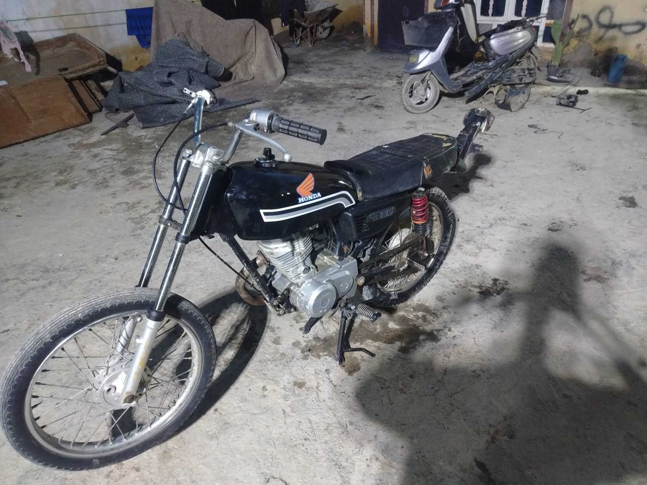 سلام عليكم دراجه لبيع مديل 23 كلشي مانقصه سعر 350 وبيه مجال عنوان كربلاء حي لعباس مامتواجد عله فيس ***********
