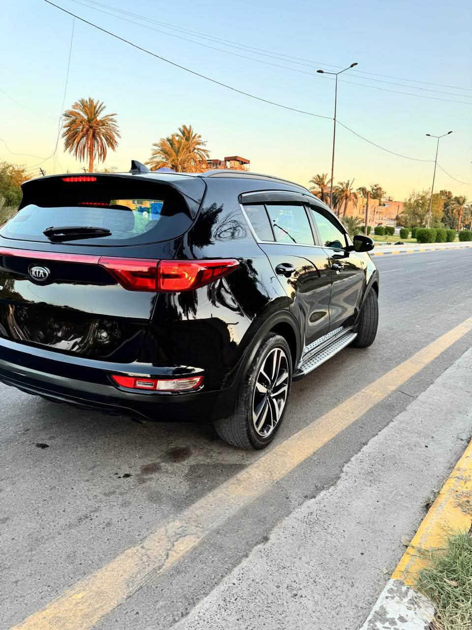سبورتج موديل 2019
امريكي حادثها دعامية أمامية ومصلحة حتى مو مبدلة بدون ايرباك
ماشية 61 ميل قابل للزيادة
داخلها لونين
تبريد قطعتين
مناخين منفصلين
كاميرا دوارة
لايت زنون
تحكمات استيرن
وبقية المواصفات
سعرها 156$ 
عنوان العامريه 

‭***********‬
