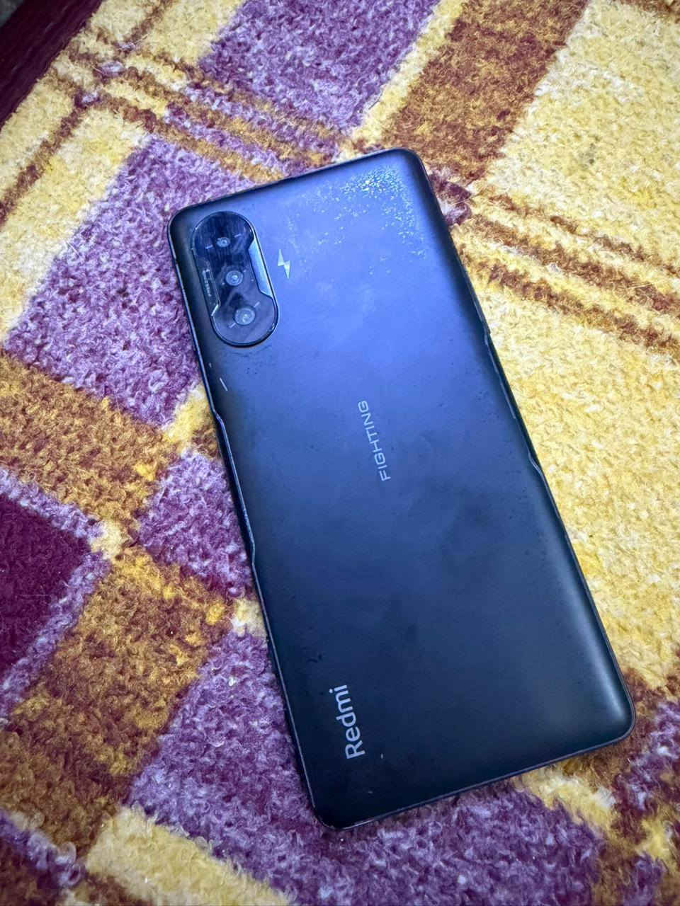 السلام عليكم سعر 220الف
 وبي مجال عندي جهاز شاومي Redmi K40 Gaming للبيع الجهاز غني عن التعريف بأدائه القوي بالألعاب وشاشته الـ 120Hz.
​المواصفات والحالة
​الذاكرة: 256 جيجابايت
​النظام تحديث MIUI 14.0.5 المستقر (أندرويد 13)
​النظافة الجهاز نظيف جداً من ناحية الشاشة والظهر (كما موضح بالصور)
​الملاحظات
​الجهاز بدون شاحن (فقط الجهاز)
​وحدة من الشفتات (أزرار الألعاب عاطله) وسماعات شغالات فقط بل مكالمه تفتح مايك وتسمع لصوت  والباقي شغال 100% وبدون أي مشاكل تقنية ثانية العنوان النجف الاشرف لتواصل خاص أو  تواصل واتساب ***********
