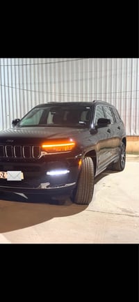 جيب كراند شيروكي 2023 واريد امريكي  السيارة بدون حادث وبدون ايرباك فقط...