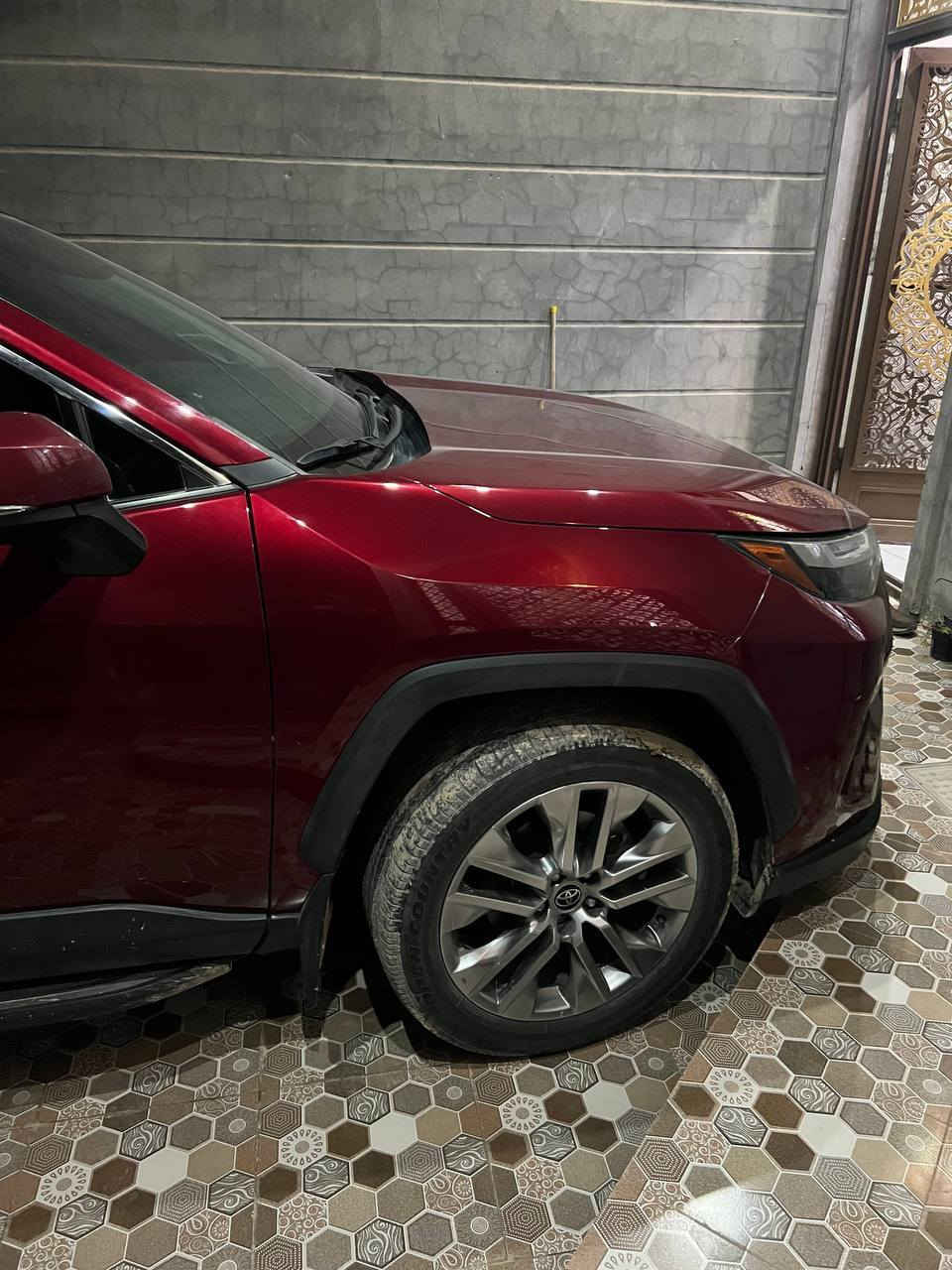 راف فور ٢٠٢٣ بانزين  للبيع فول مواصفات XLE premium 
كشنات جلد..تدفئة كشنات .فتحة..ستيرن تدفئة جنطة كهرباء ويل كب كروم ١٩
نظام صوتي jbl  كشن السايق خزن وكهربائي..بعد بيها كثير مواصفات 
السيارة مابيها نقص البجم مغلف والمرايات 
بعدها منفيست بأسمي ..السعر ب٢٤٠ بيها مجال..للاتصال او وتساب ***********
بيها ربع جاملغ تصليح وخشم الشاصي
