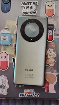 عندي هاذا جهاز اسمه هونر اكس ٩ مثل مشوفه مغيره شاشه وكاله اصليه مابيها...