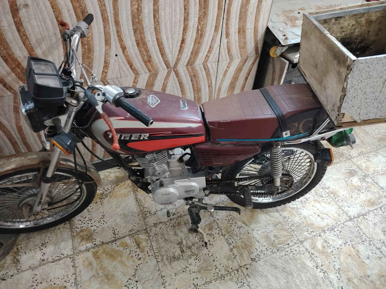 السلام عليكم تايكر ١٩ للبيع كلك ٤٠٠ وبيها مجال *********** مكاني صويرة
