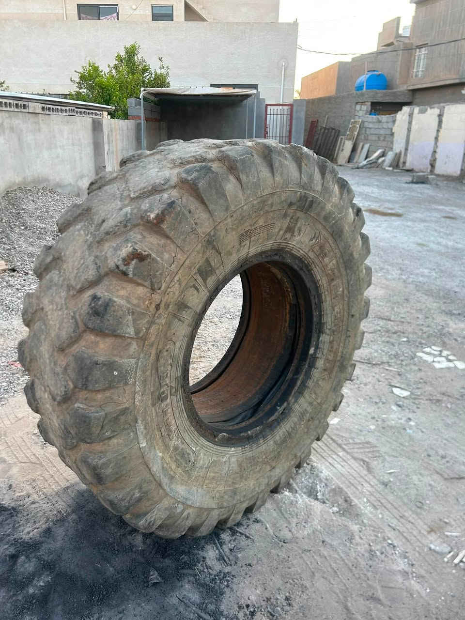 سلام عليكم زوج تايرات ٨٠ نضيفات بدون ضرب او جكة مكان ديالى
شهربان استفسار *********** سعر ٧٥٠
