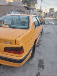 عليكم بيجو بارس ١٨ حره بسمي السياره بيه صبغ باب الوره السايق وبيه بارد...